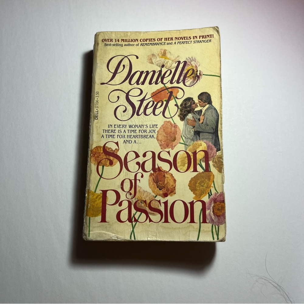 Danielle‎ Steel Season of Passion Book